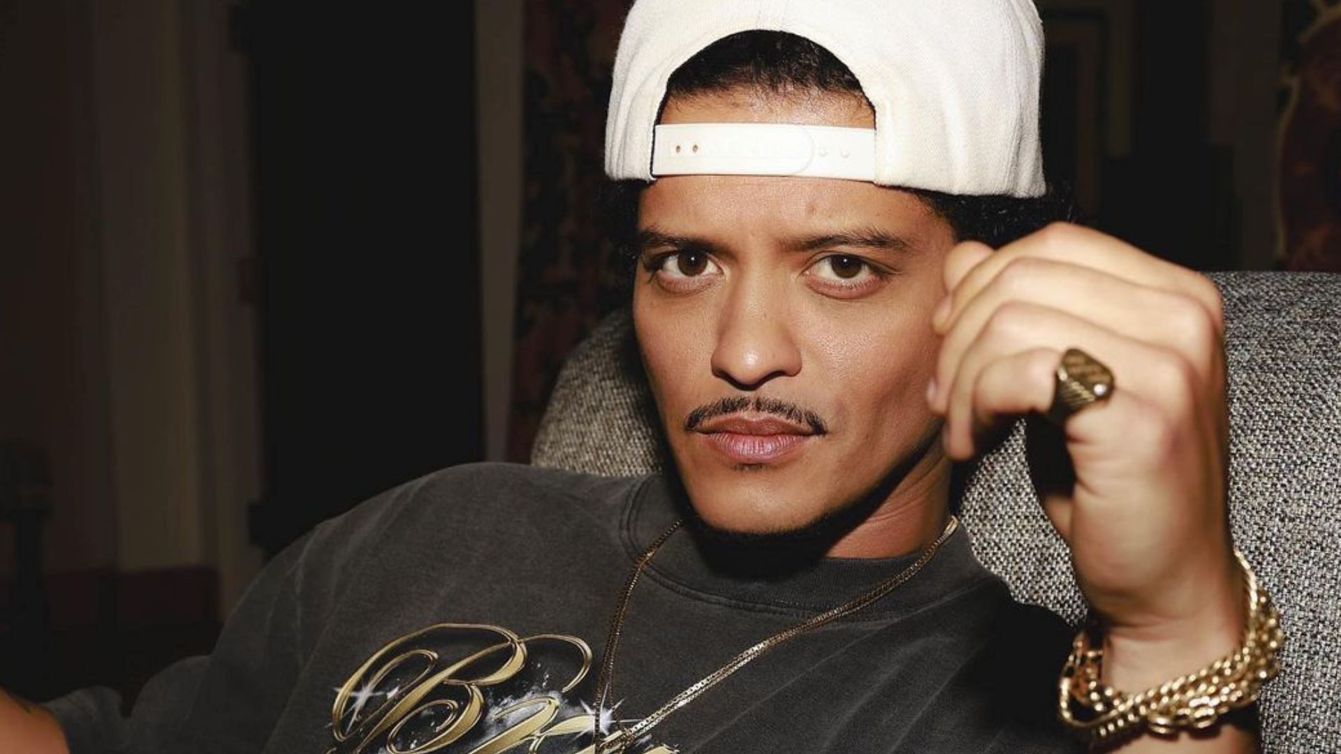 Vamos ter mais Bruno Mars: Cantor anuncia novas datas para shows no ...